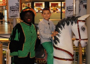 Op de foto met Americo Sinterklaas
